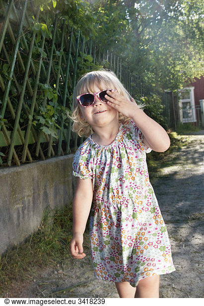 Little girl with sunglasses