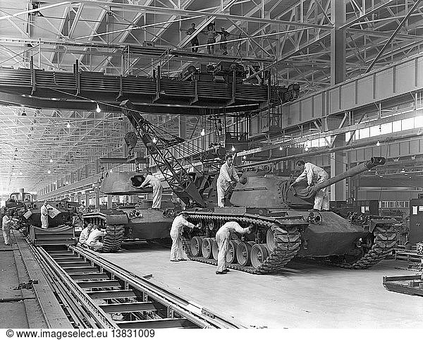 Livonia  Michigan: Patton 48-Panzer aus dem Jahr 1952 laufen im Ford-Werk Livonia vom Fließband.