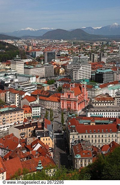 Ljubljana  Stadtzentrum  von Ljubljana Castle  Franziskaner Kirche der Verkündigung  Julischen Alpen  Slowenien