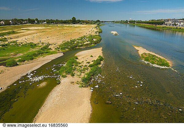 Loiret (45)  Gien  La Loire a un bas niveau durant un ?t? caniculaire / France  Loiret (45)  Gien  La Loire river with low level during an hot summer.