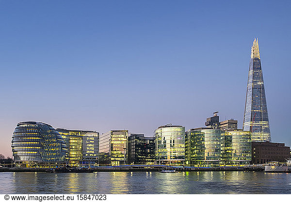 London City Hall by architecht Norman Foster (left)  The Shard by architecht Renzo Piano (right)  and modern buildings in the Borough of Southwark at dawn  London  England  United Kingdom