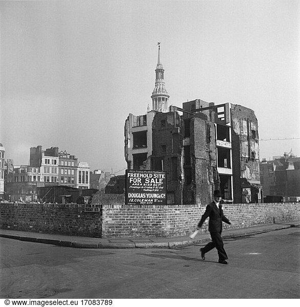 London (England) 
Friday Street. Post-war period: bombed site at Friday / junction Watling Street. Photo  undated (c. 1950?).