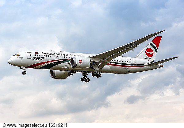 London  July 10  2019: A Bangladesh Airlines Boeing 787-8 Dreamliner aircraft with registration mark S2-AJT will land at Heathrow Airport (LHR) in the United Kingdom  United Kingdom  Europe