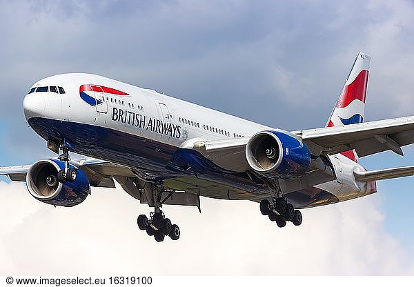 London  31 July 2018: A British Airways Boeing 777-200ER aircraft with registration mark G-YMMJ will land at Heathrow Airport (LHR) in the United Kingdom  United Kingdom  Europe