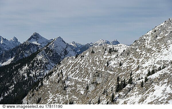 Lonely mountain valley  view of Geierköpfe  mountains in winter  Ammergau Alps  Bavaria  Germany  Europe