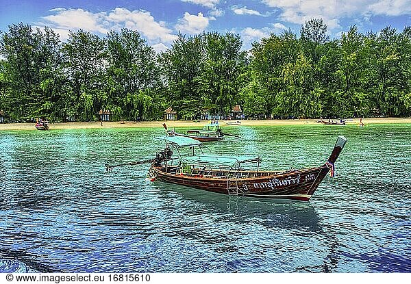 Longtailboot auf Ko Kraden  Provinz Trang  Thailand.