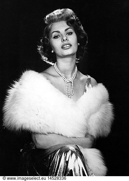 Loren  Sophia  * 20.9.1934  ital. Schauspielerin  Halbfigur  1950er Jahre Loren, Sophia, * 20.9.1934, ital. Schauspielerin, Halbfigur, 1950er Jahre,