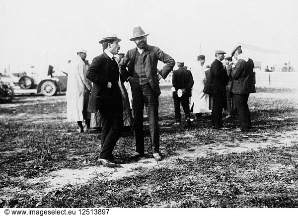 Louis Renault (links) und Edouard Michelin beim Großen Preis von Frankreich  Dieppe  1908. Künstler: Unbekannt