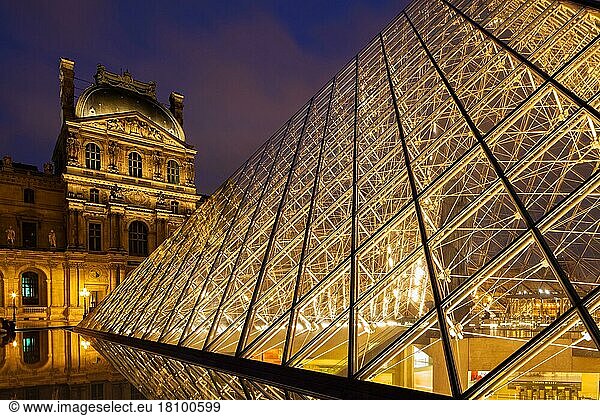 Louvre  Paris  Blaue Stunde  Frankreich  Europa