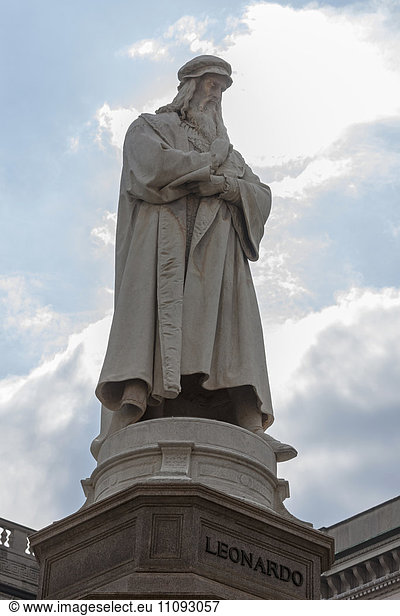 Low angle view of a statue of Leonardo da Vinci  Piazza Della Scala   Milan  Italy