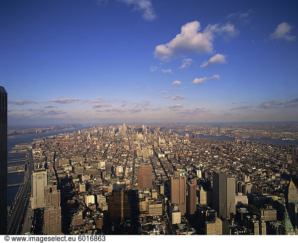 Luftaufnahme über Manhattan Skyline  Blick vom World Trade Centre  Pre 11. September 2001  New York City  Vereinigte Staaten von Amerika  Nordamerika uptown