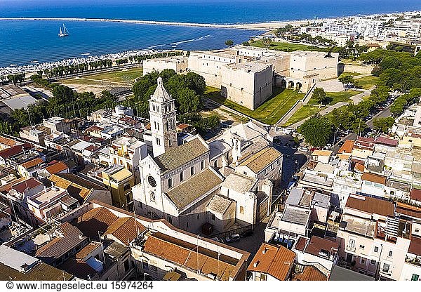 Luftaufnahme Castello Svevo und Cathedral Basilica of Saint Mary 'Maggiore'  Region Trani  Barletta  Apulien  Italien  Europa