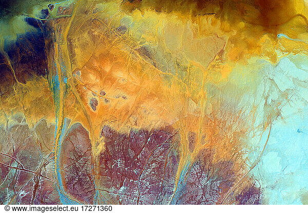 Luftaufnahme der braunen  sauren Landschaft im Gebiet der Rio Tinto Minen