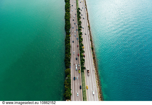Luftaufnahme der Interstate 395 Highway through Ocean  Biscayne Bay  Miami  Florida  USA