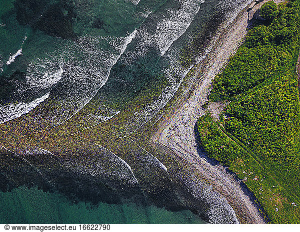 Luftaufnahme der Küstenlinie der Halbinsel Krabbe