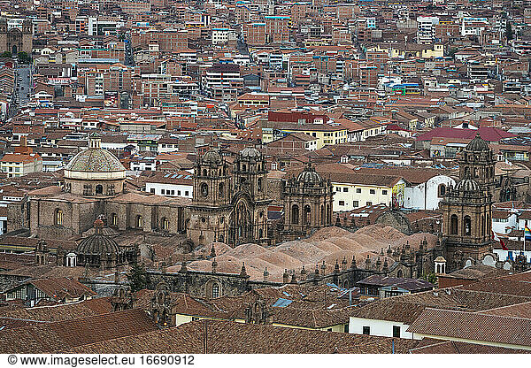 Luftaufnahme der Kirche der Gesellschaft Jesu und der Kathedrale von Cusco  Cusco  Peru