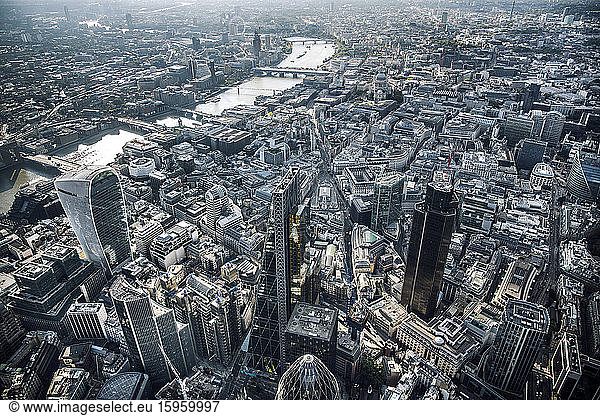 Luftaufnahme der Londoner City und der Themse sowie der architektonischen Sehenswürdigkeiten im Finanzbezirk Square Mile