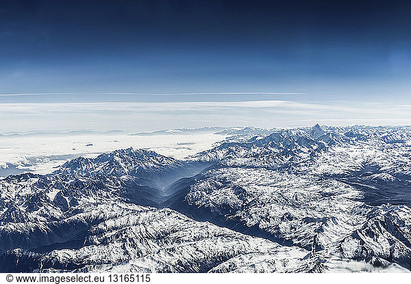 Luftaufnahme der schneebedeckten Berge  Ostchina  Ostasien
