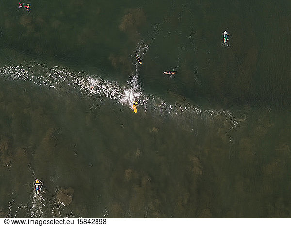 Luftaufnahme der Surfer