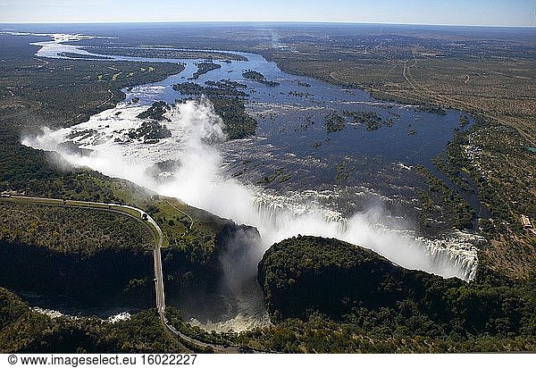 Luftaufnahme der Victoriafälle und der Batoka-Schlucht. Simbabwe.