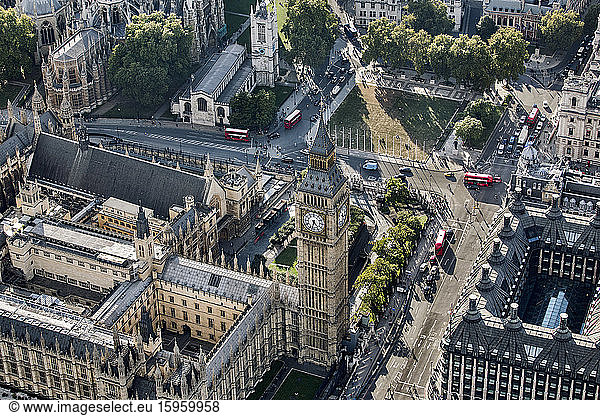 Luftaufnahme des Big Ben und des Parliament Square in London  den Parlamentsgebäuden.