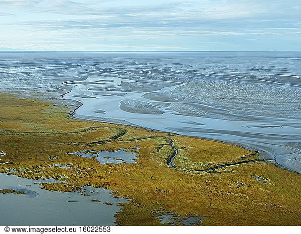 Luftaufnahme des Cook Inlet. Süd-Zentral-Alaska. Vereinigte Staaten von Amerika (USA).