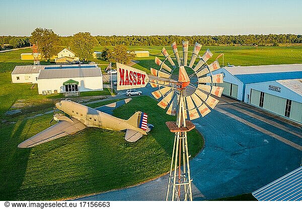 Luftaufnahme des Flughafens Massey mit Blick auf das Windrad  Massey  MD.