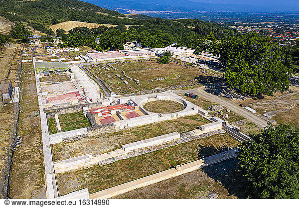 Luftaufnahme des Palastes  Aigai  Vergina  UNESCO-Weltkulturerbe  Griechenland  Europa