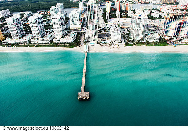 Luftaufnahme des Piers und der Wolkenkratzer  Sunny Isles  Miami  Florida  USA