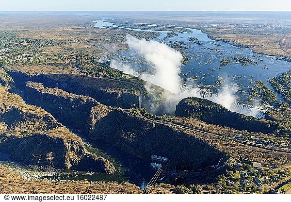 Luftaufnahme des Sambesi-Flusses  der Batoka-Schlucht und der Victoriafälle. Livingstone. Sambia.