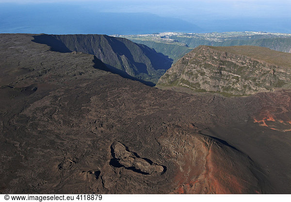 Luftaufnahme des Vulkan Piton de la Fournaise  Insel La Reunion  Frankreich  Afrika