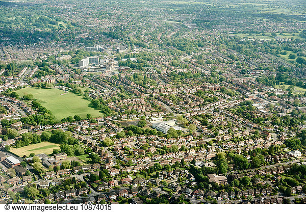 Luftaufnahme eines vorstädtischen Wohnhauses   England  UK