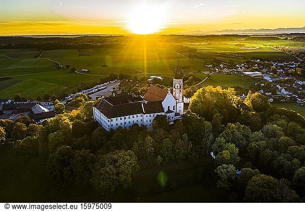 Luftaufnahme  Kloster Andechs  Pfaffenwinkel  Ammersee  Oberbayern  Bayern