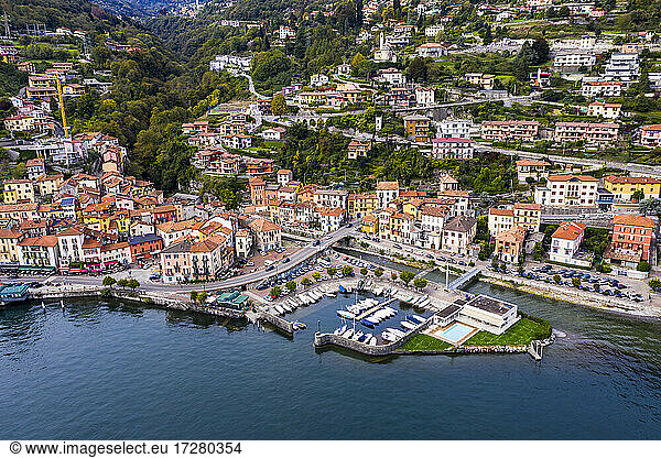 Luftaufnahme von Colonno am Comer See  Lombardei  Italien