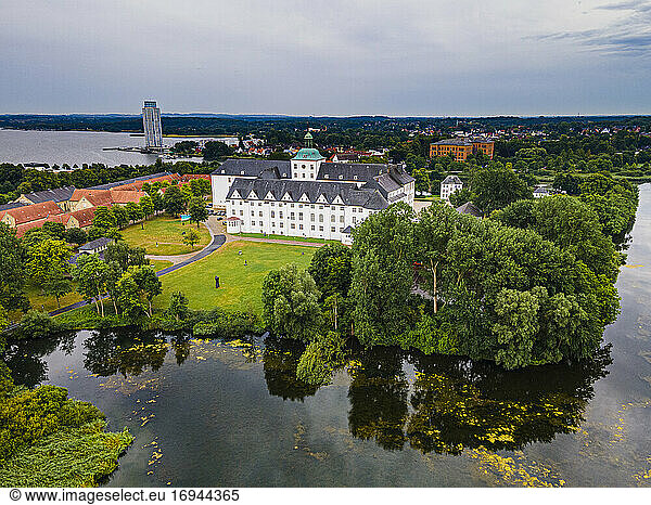 Luftaufnahme von Schloss Gottorf  Schleswig  Schleswig Holstein  Deutschland  Europa