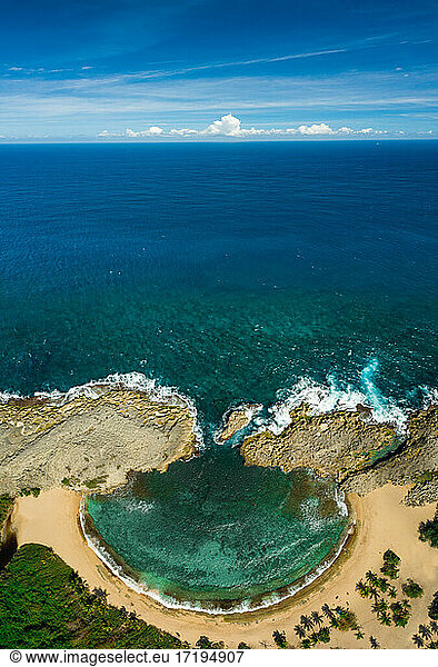 Luftaufnahmen von Circular Ocean Cove in Puerto Rico