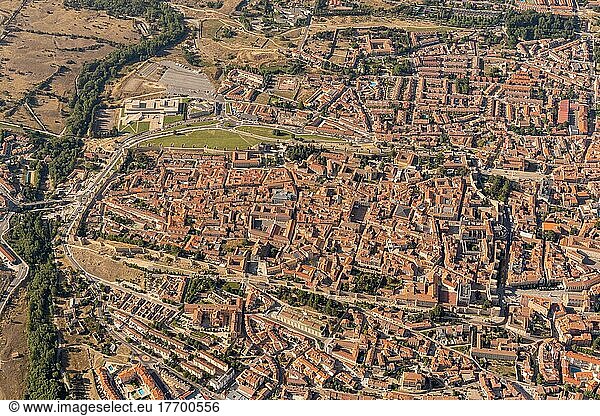 Luftbild von Ávila  Mittelalter  Stadtmauer  Zinnen  Türme  Provinzstadt  Stadt  Avila  Spanien  Europa
