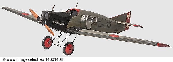 LUFTWAFFE  Junkers F.13 Typ Dz.40  FlugfÃ¤higes Modell  die zusammengesetzte Flugzeugzelle in der AusfÃ¼hrung fÃ¼r den Freistaat Danzig  der Rumpf mit Dummy-TÃ¼ren fÃ¼r die verglaste Passagierkabine  offene Piloten-Cockpits  bewegliche Quer-  Seiten- und HÃ¶henruder  Dummy-Auspuff  die Motorhaube bezeichnet 'Junkers '  Buchenholz(?) Zweiblattpropeller (Durchmesser 46 cm)  verstrebtes Fahrwerk mit gummibereiften RÃ¤der und Hecksporn  Spannweite 206 cm