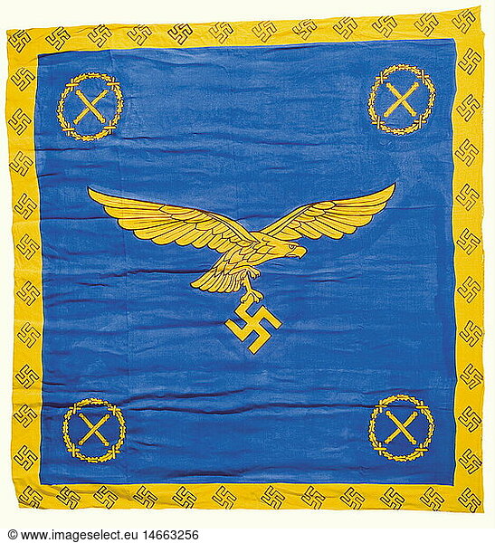 LUFTWAFFE  Rangflagge fÃ¼r einen Generalfeldmarschall der Luftwaffe  eingefÃ¼hrt am 17.2.1941 Blaues Tuch  Vorder- und RÃ¼ckseite mit umlaufendem gelbem Rand  darauf Hakenkreuze. Vorderseite zentral gekreuzte MarschallstÃ¤be in Eichenlaubkranz  in den Ecken Luftwaffenadler. RÃ¼ckseite zentral Luftwaffenadler  in den Ecken MarschallstÃ¤be. Liekseitig minimal ausgefranst  leicht verwÃ¤ssert. 190 x 190 cm. Die Rangflagge wurde in Verbindung mit einer Kommandoflagge gefÃ¼hrt. Sie wurde in einer Vielzahl von GrÃ¶ÃŸen hergestellt  wobei die kleinsten AusfÃ¼hrungen lediglich 30 x 30 cm maÃŸen. LUFTWAFFE, Rangflagge fÃ¼r einen Generalfeldmarschall der Luftwaffe, eingefÃ¼hrt am 17.2.1941 Blaues Tuch, Vorder- und RÃ¼ckseite mit umlaufendem gelbem Rand, darauf Hakenkreuze. Vorderseite zentral gekreuzte MarschallstÃ¤be in Eichenlaubkranz, in den Ecken Luftwaffenadler. RÃ¼ckseite zentral Luftwaffenadler, in den Ecken MarschallstÃ¤be. Liekseitig minimal ausgefranst, leicht verwÃ¤ssert. 190 x 190 cm. Die Rangflagge wurde in Verbindung mit einer Kommandoflagge gefÃ¼hrt. Sie wurde in einer Vielzahl von GrÃ¶ÃŸen hergestellt, wobei die kleinsten AusfÃ¼hrungen lediglich 30 x 30 cm maÃŸen.,