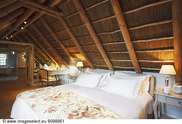 Luxuriöses Dachgeschoss-Schlafzimmer