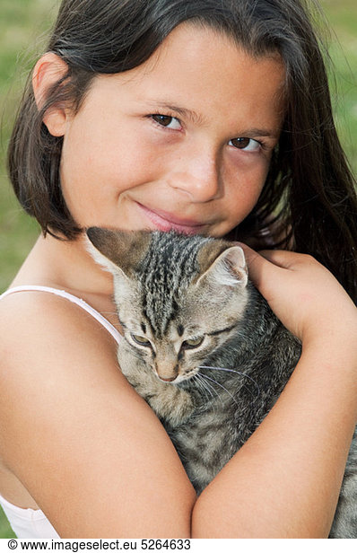 Mädchen mit Haustier Katze  Portrait