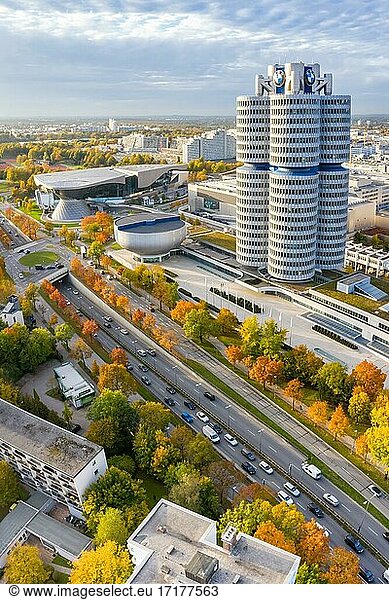 München BMW Welt Hauptsitz Skyline Luftbild Stadt Architektur Reise Hochhaus Hochformat  München  Deutschland  Europa