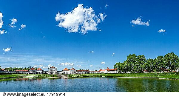 MÜNCHEN  DEUTSCHLAND  8. MAI 2012: Panorama von Schloss Nymphenburg (Schloss Nymphenburg) . Dieses Barockschloss ist die Hauptsommerresidenz der ehemaligen Herrscher Bayerns aus dem Hause Wittelsbach