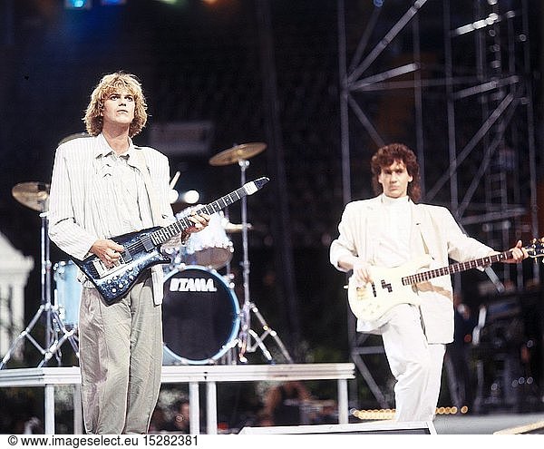 MÃ¼nchener Freiheit  dt. Band  gegrÃ¼ndet 1981  Gitarrist Aron Strobel  Bassist Micha Kunzi  bei Auftritt  Ende 1980er Jahre