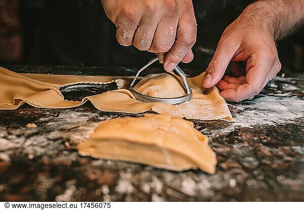 making homemade ravioli from scratch