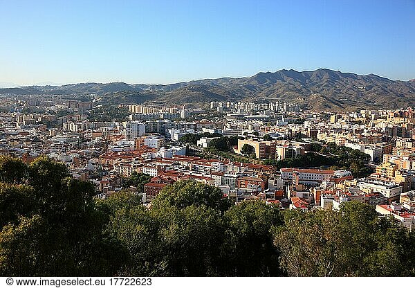 Malaga  Blick vom Castillo de Gibralfaro auf einen Teil der Stadt  Andalusien  Spanien  Europa