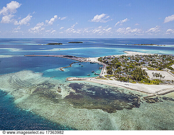 Malediven  Kaafu-Atoll  Luftaufnahme einer kleinen Ferieninsel im Süd-Male-Atoll