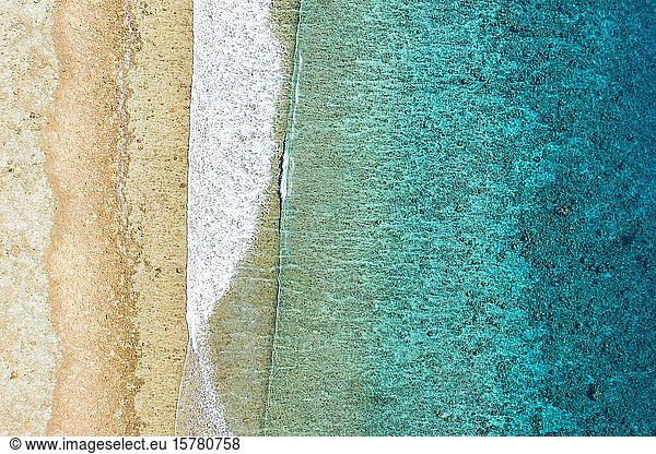 Malediven  Luftaufnahme des Sandstrandes und des Korallenriffs im Süd Male Atoll
