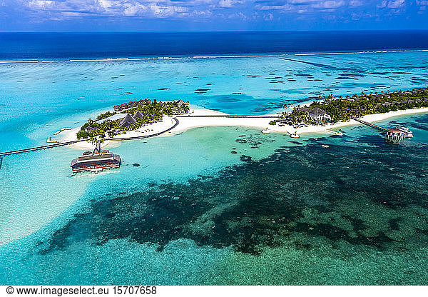 Malediven  Süd Male Atoll  Kaafu Atoll  Luftaufnahme der Resorts auf der Insel