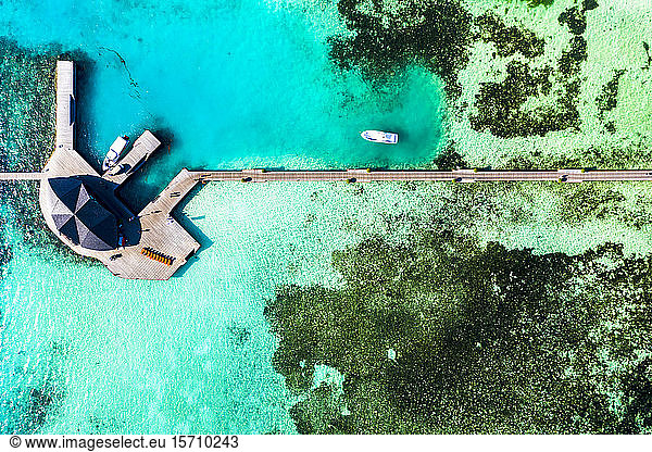 Malediven  Süd Male Atoll  Luftaufnahme des Badeortes am Meer
